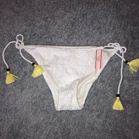 NWT (M) Victoria’s Secret Brazilian string bikini - Picture 2 of 3